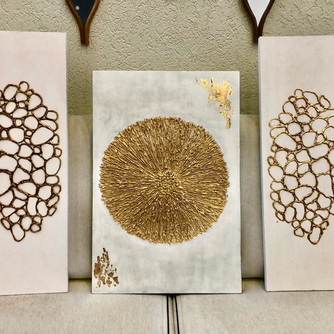 Jogo de Quadros de Madeira - Textura e Detalhes Dourados e Relevo - 100cm x 70cm montado - Imagem 4