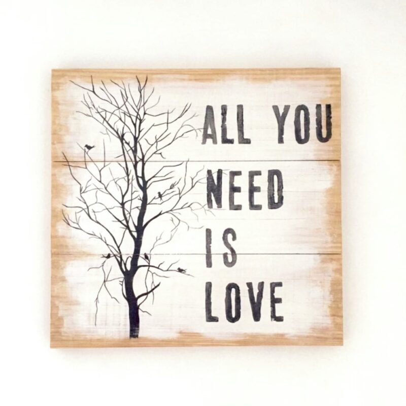 Quadro em Madeira Pintado a Mão - All You Need is Love - 50cm x 50cm